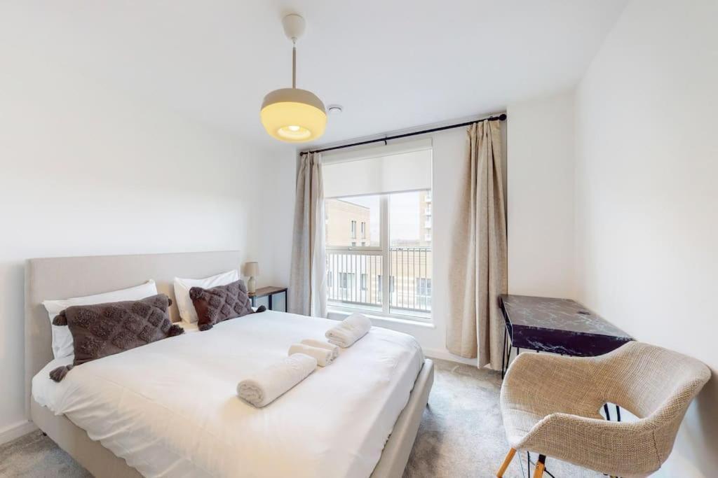 Modernistic 2 Bed - 2 Bath Flat Near Londra